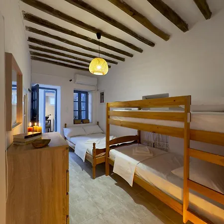 Yiayia's Place * Folégandros