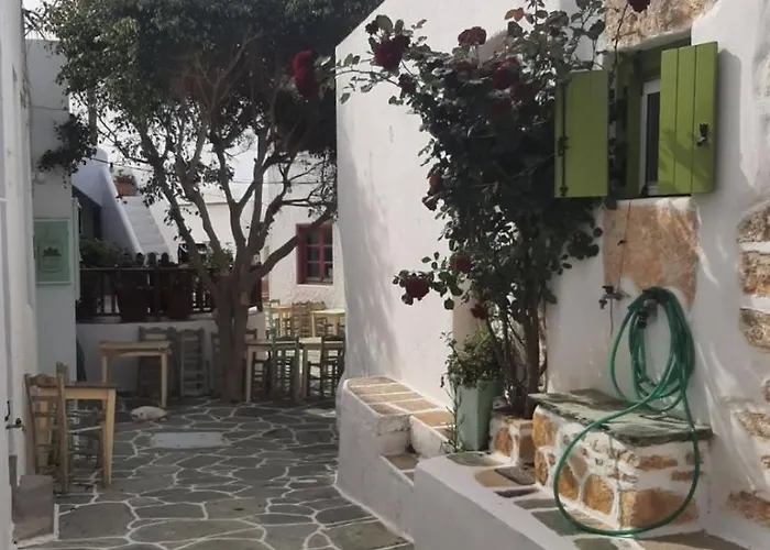 Yiayia's Place * Folégandros