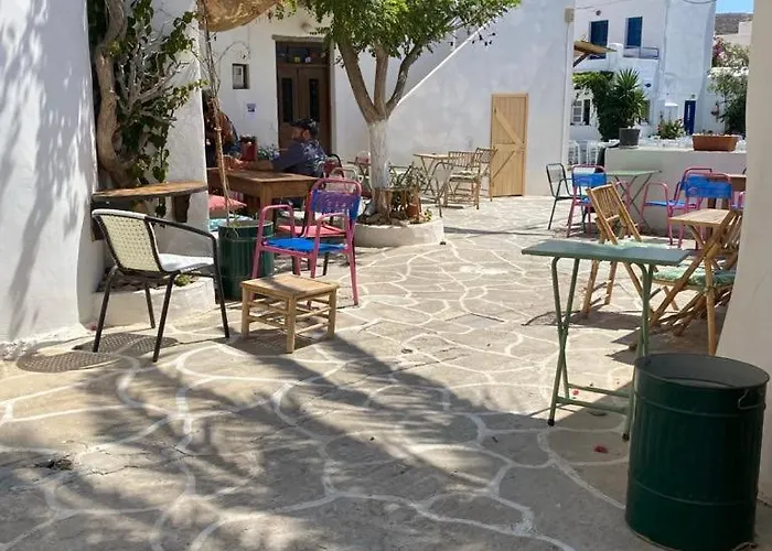 Yiayia's Place * Folégandros