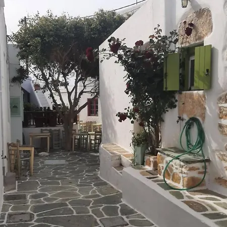 Yiayia's Place * Folegandros Town